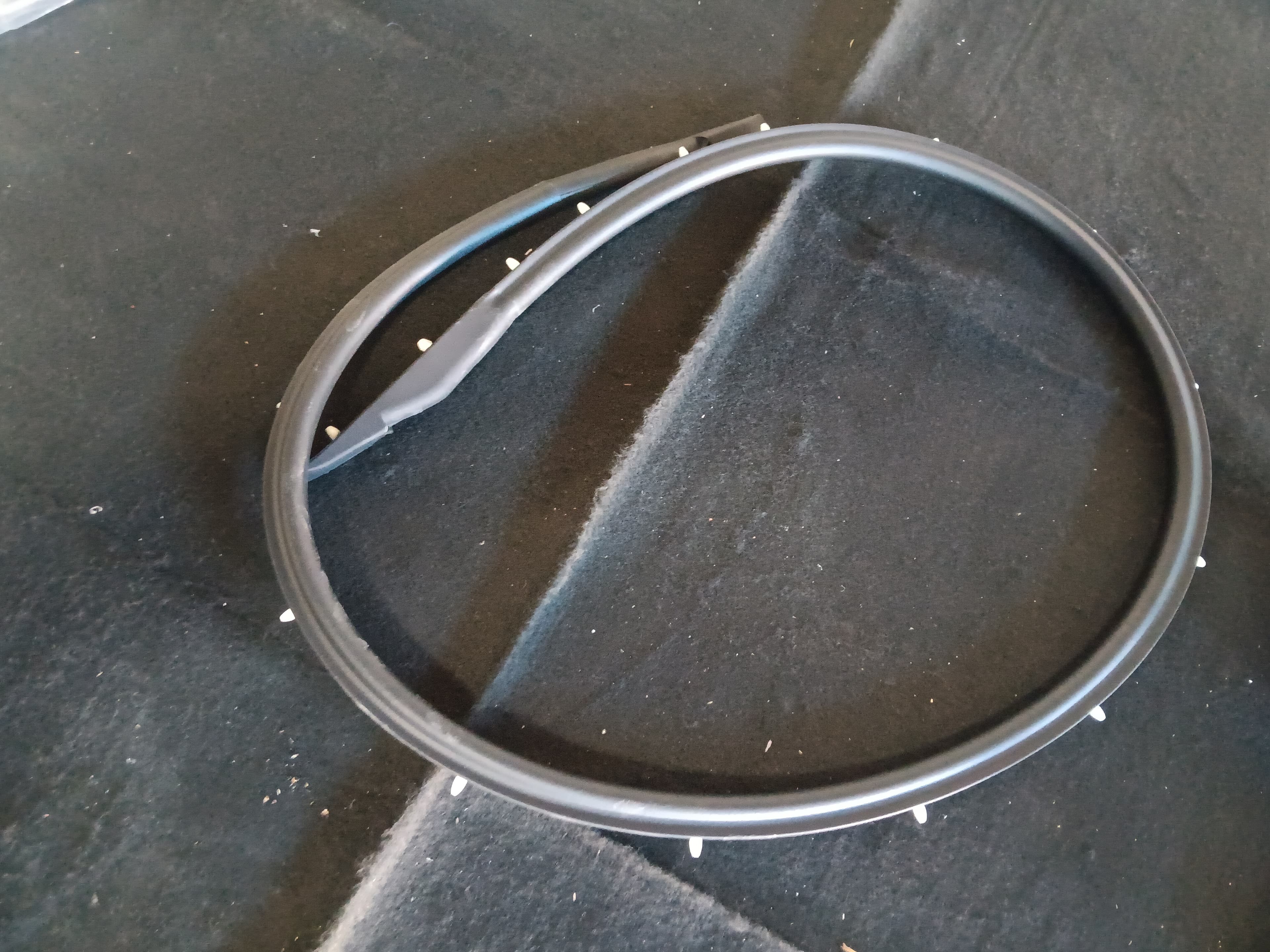 Land Rover New - OEM L460 (2022-2023) Land Rover Range Rover Lower Weather Strip (LR153204)