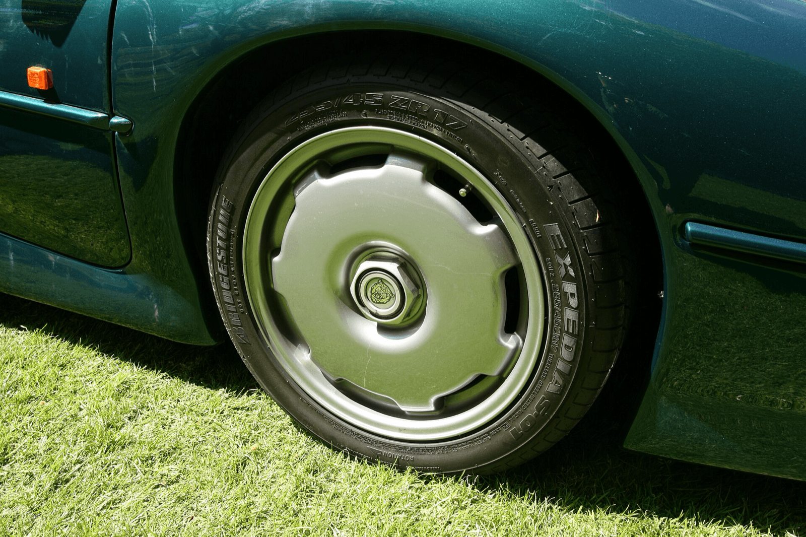 Lamborghini wheel set used for KICKBACK buyer FAQ content